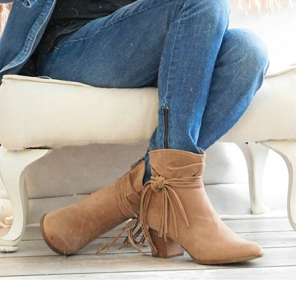 *2 LEFT* SZ 5.5 & 6 NIB-SUEDE ANKL BOOTS w/ FRINGE - Picture 6 of 8